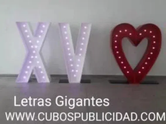 Números romanos XV iluminados para una celebración de quince años Números romanos XV iluminados para una celebración de quince años