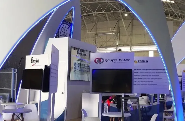 Renta de pantallas para eventos: Pantalla stand activacion marca