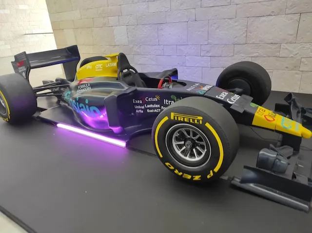 Simulador de carreras con volante y asiento integrado Simulador de carreras con volante y asiento integrado